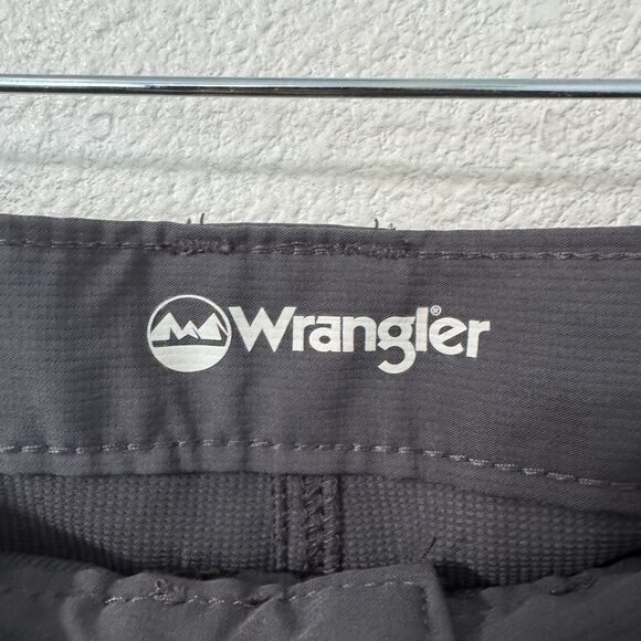 Wrangler Men Shorts Size 46 Gray Outdoor Performance‎ UPF 50 Gorpcore Hiking - Picture 2 of 5
